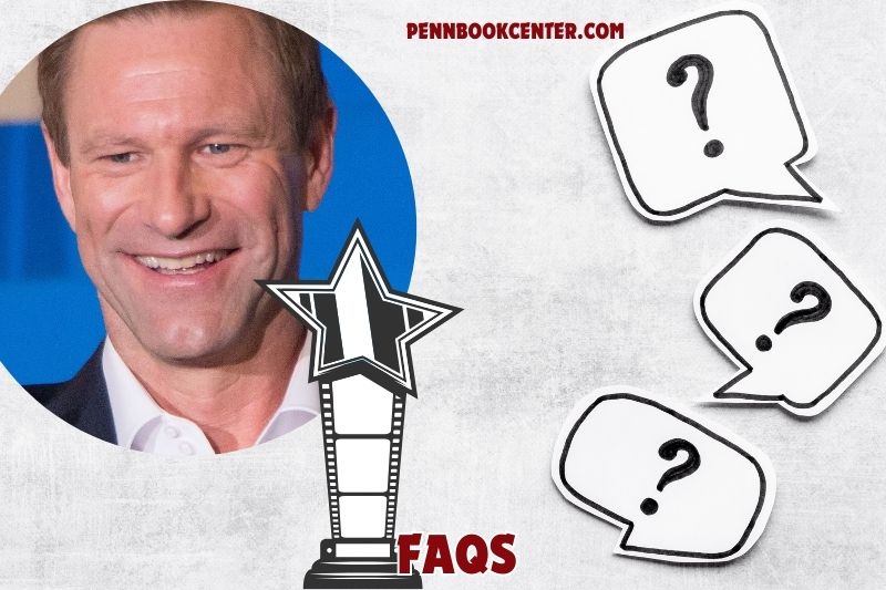 FAQs about Aaron Eckhart