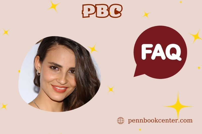 FAQs about Fernanda Tavares