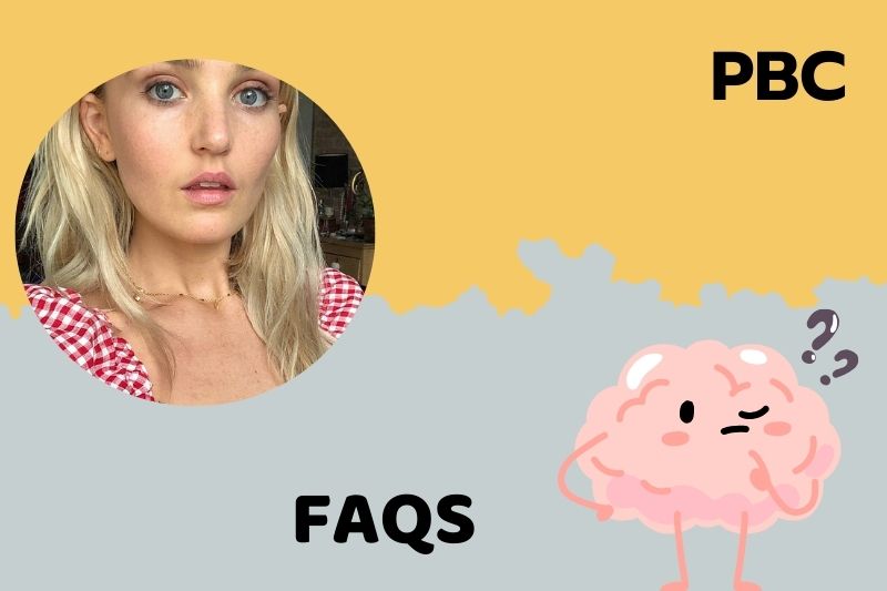 FAQs about Chloe Fineman