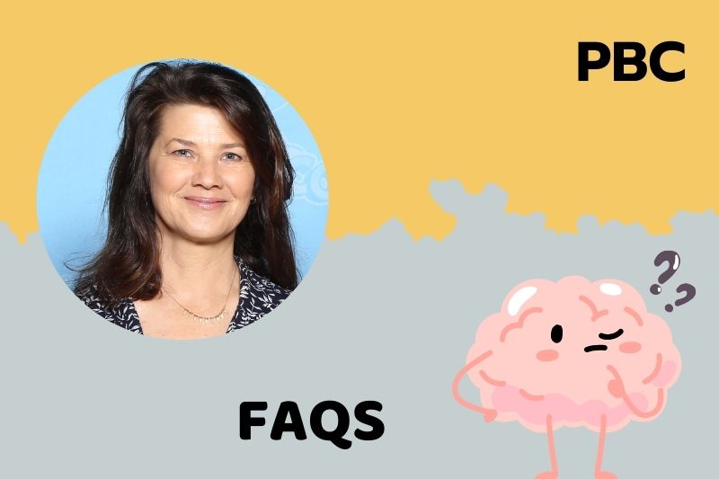 FAQs about Daphne Zuniga